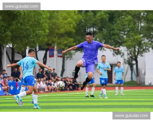 激情四射的绿茵赛场 足球对决精彩纷呈 激战连连尽显球员风采